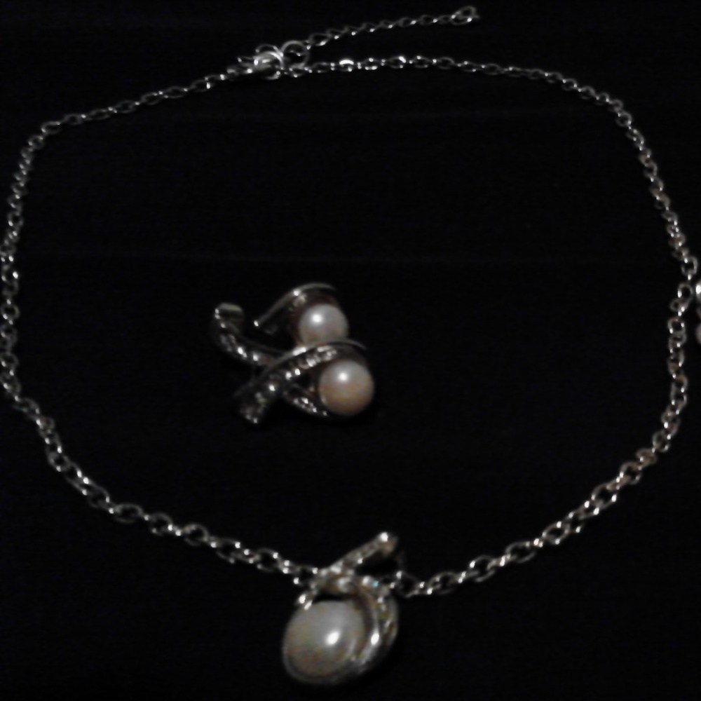 Silvertone Simulated Pearl & Diamond Jewelry Set - Picture 2 of 6